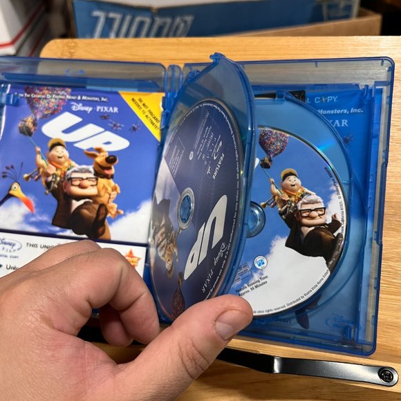 Lot of 2 Blu-ray/DVD Discs Animated Movies Toy Story‎ 3, Up - Picture 4 of 4